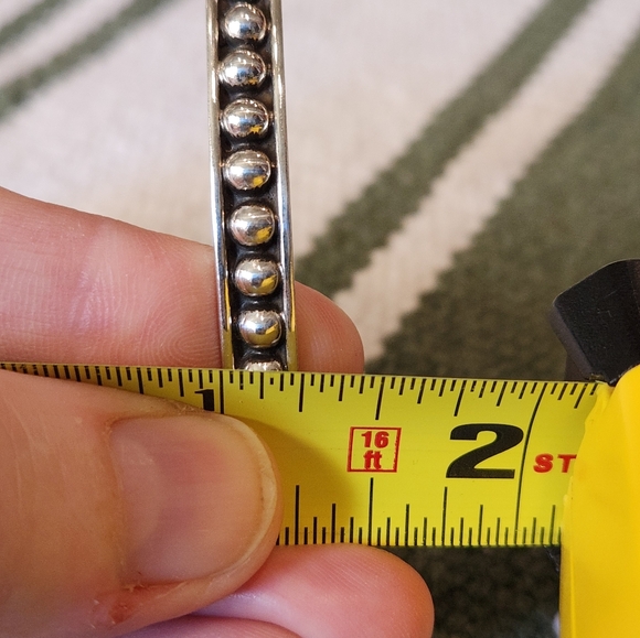 Elegant Silver Beaded Bracelet - Picture 5 of 6
